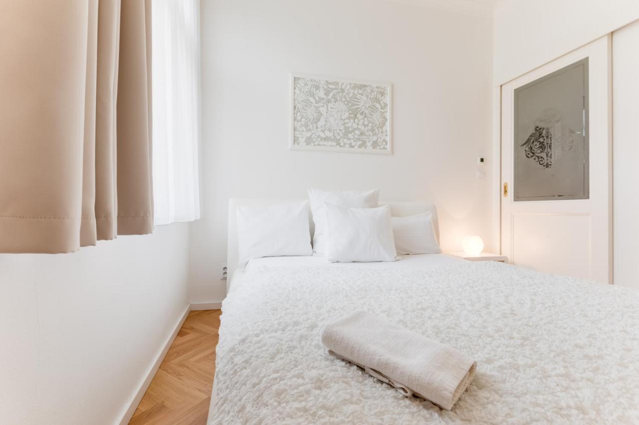 Friendly apartments in Prag Exterior foto