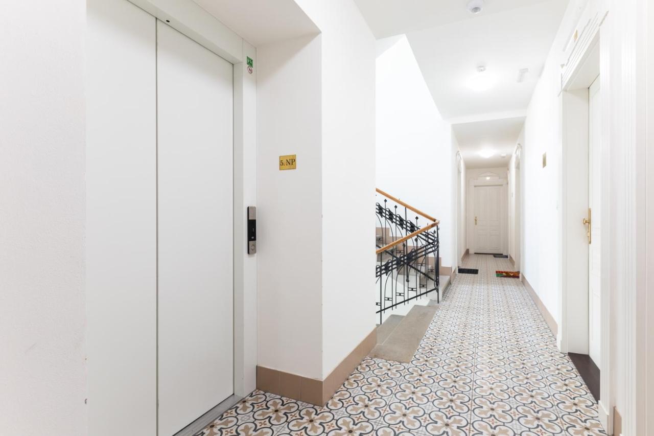 Friendly apartments in Prag Exterior foto